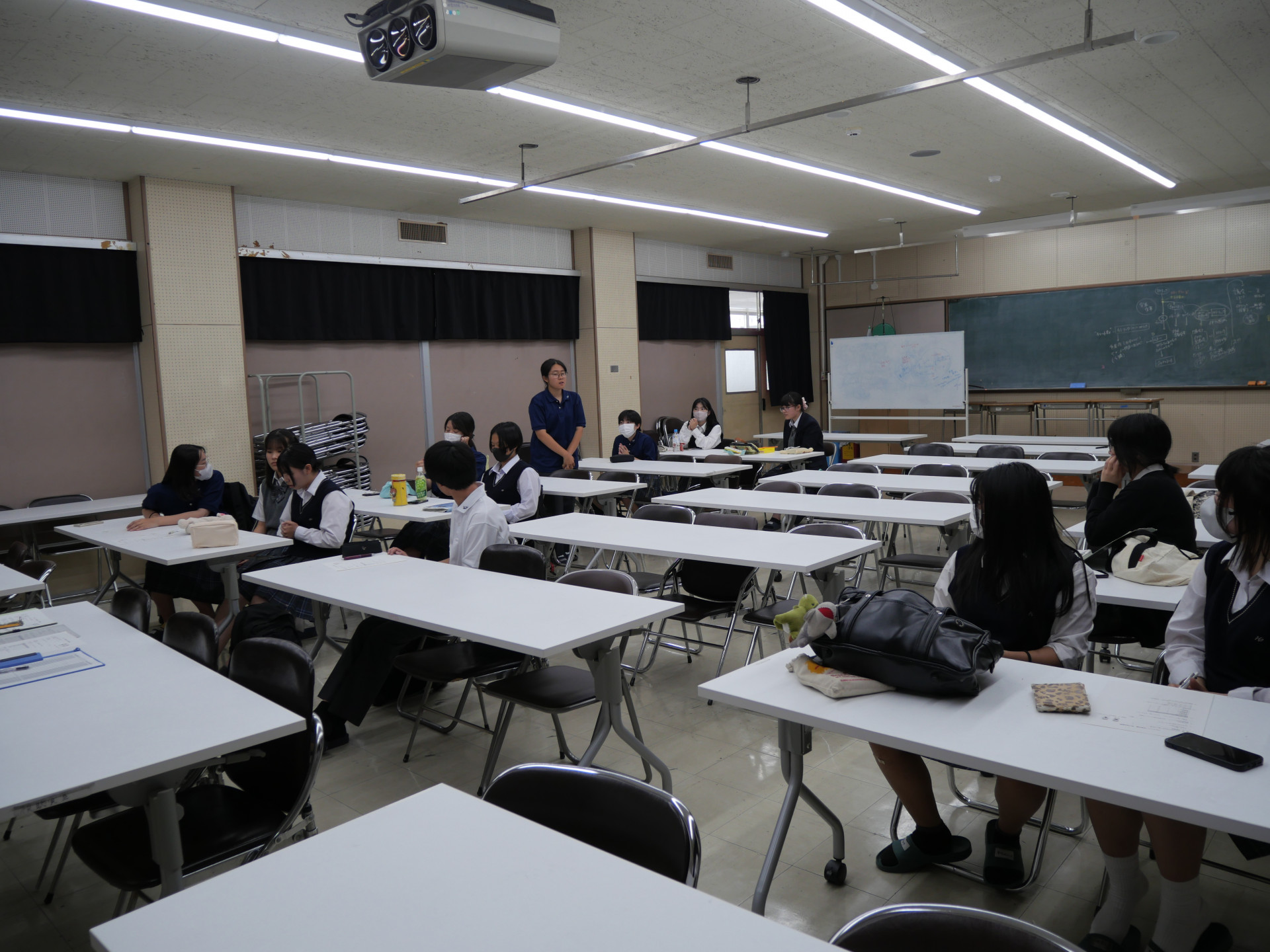 06.07.05 PRメンバー自己紹介.JPG